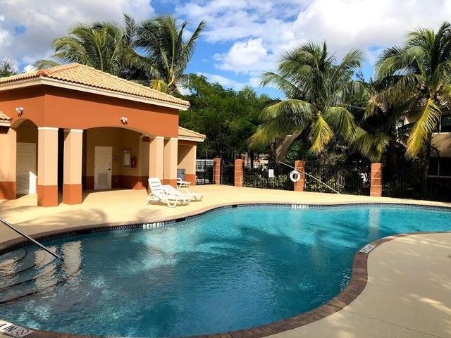 3740 N JOG Road 106, West Palm Beach, FL 33411