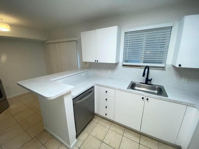 3740 N JOG Road 106, West Palm Beach, FL 33411