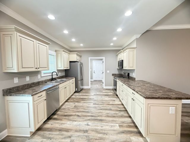 389 Colonial Dr, Winchester, TN 37398