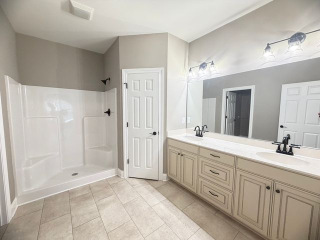 389 Colonial Dr, Winchester, TN 37398