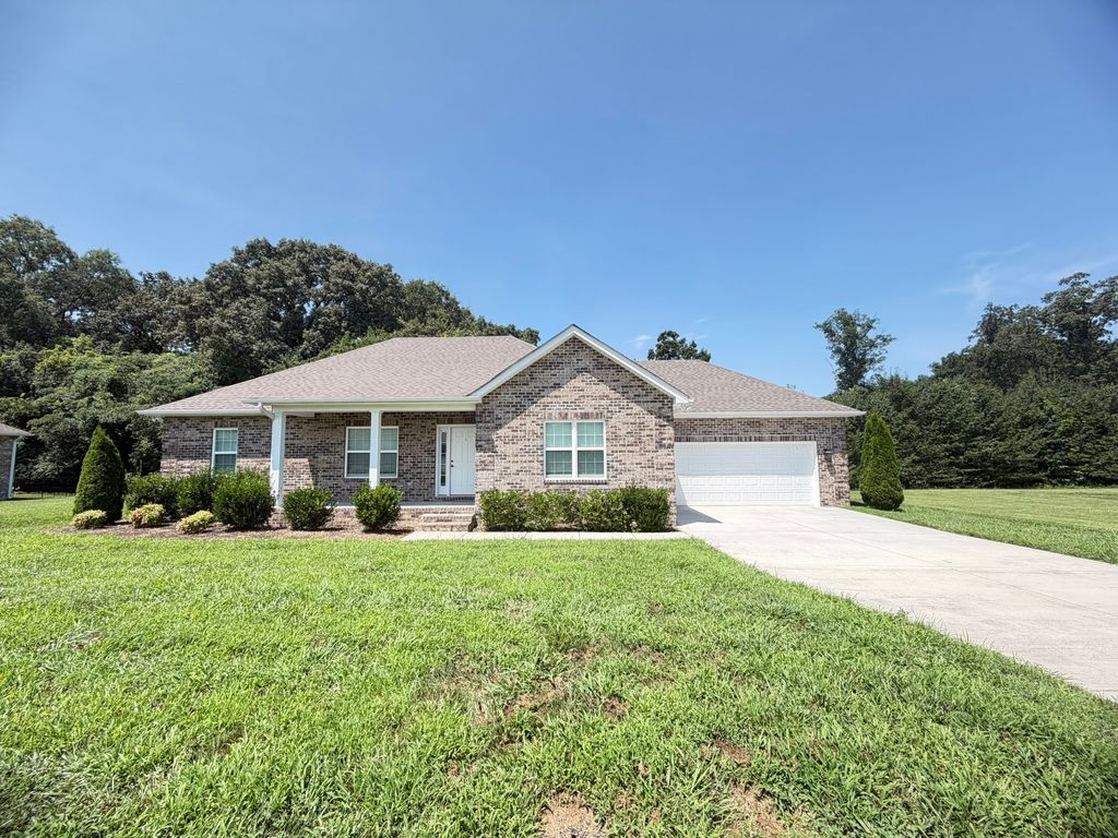 389 Colonial Dr, Winchester, TN 37398