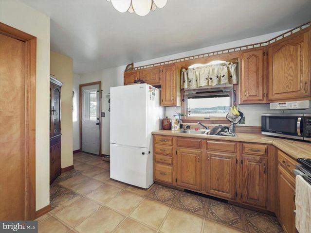 8750 OLDE SCOTLAND RD, Shippensburg, PA 17257