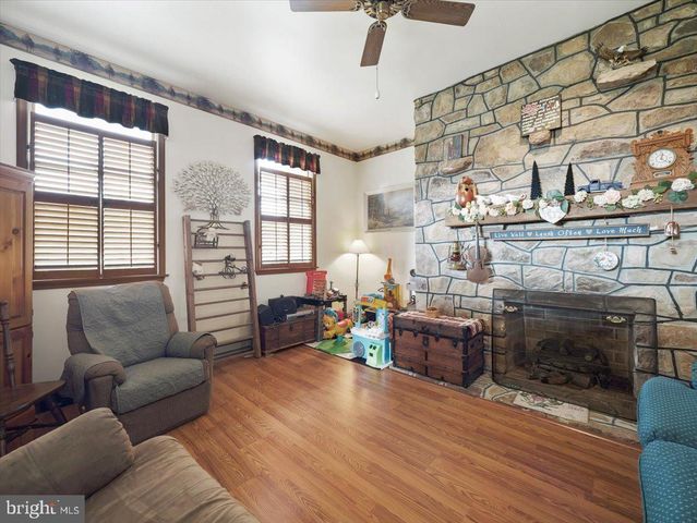 8750 OLDE SCOTLAND RD, Shippensburg, PA 17257