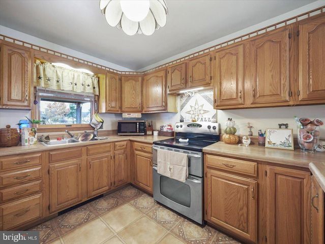 8750 OLDE SCOTLAND RD, Shippensburg, PA 17257