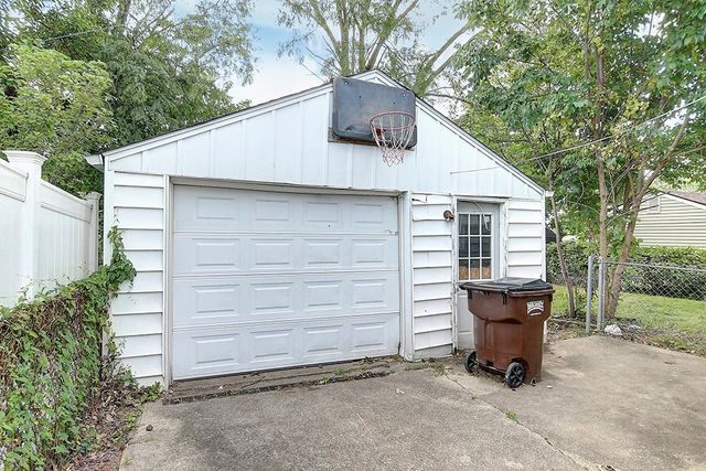 24 Forest Glen Drive, Middletown, OH 45042