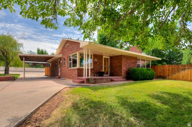 552 NICHOLS LN, Moab, UT 84532