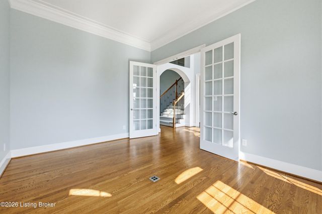 2101 Highland Springs Pl, Louisville, KY 40245