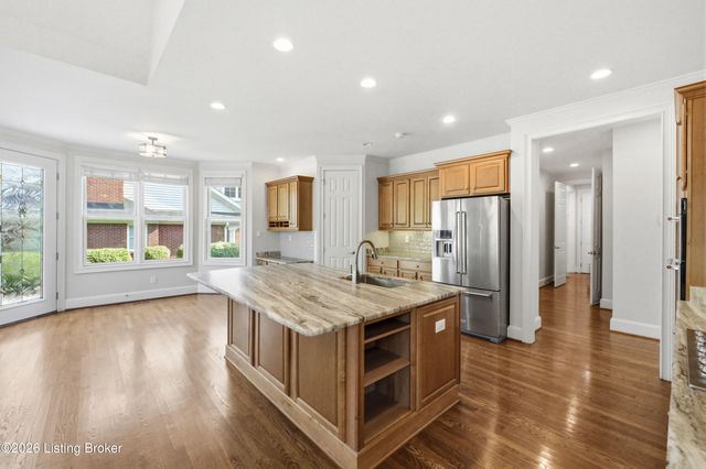 2101 Highland Springs Pl, Louisville, KY 40245