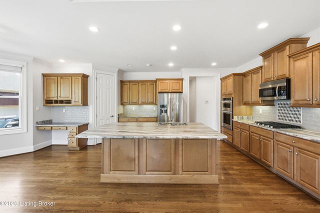 2101 Highland Springs Pl, Louisville, KY 40245