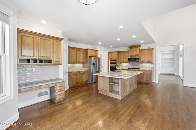2101 Highland Springs Pl, Louisville, KY 40245