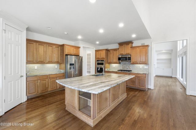 2101 Highland Springs Pl, Louisville, KY 40245