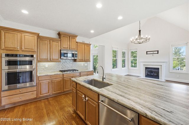 2101 Highland Springs Pl, Louisville, KY 40245
