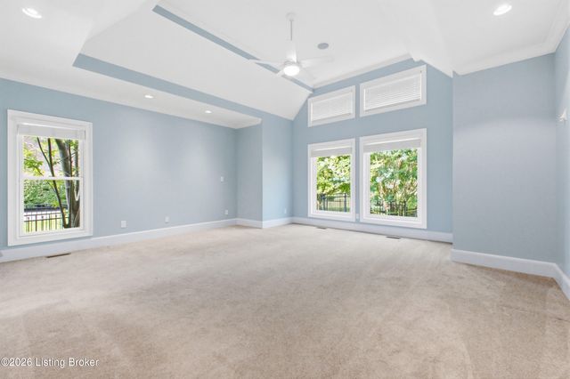 2101 Highland Springs Pl, Louisville, KY 40245
