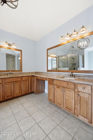 2101 Highland Springs Pl, Louisville, KY 40245