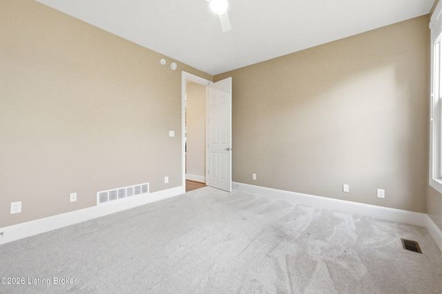 2101 Highland Springs Pl, Louisville, KY 40245