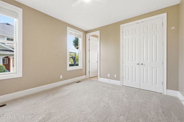 2101 Highland Springs Pl, Louisville, KY 40245