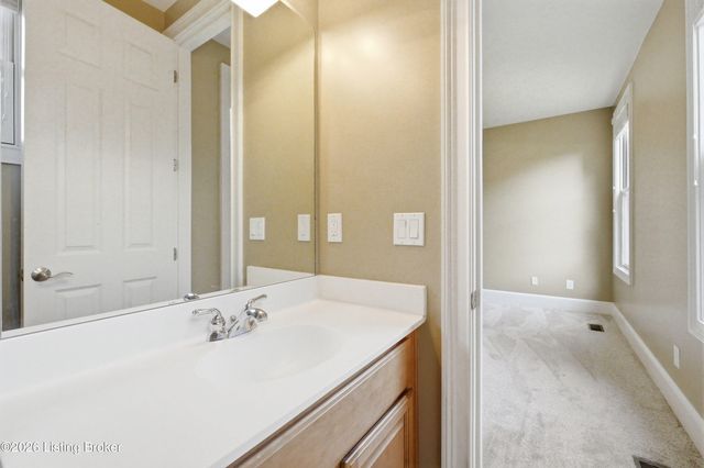 2101 Highland Springs Pl, Louisville, KY 40245