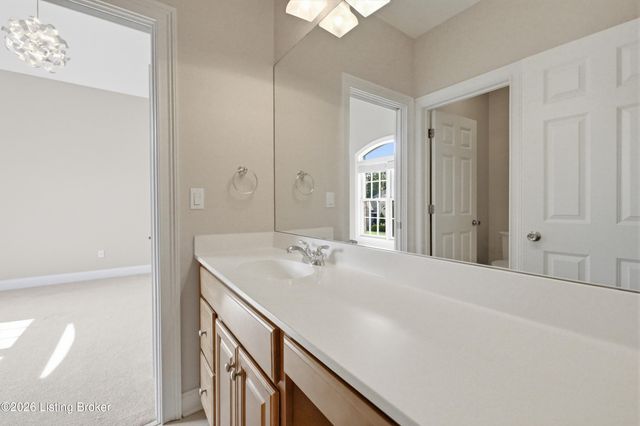 2101 Highland Springs Pl, Louisville, KY 40245