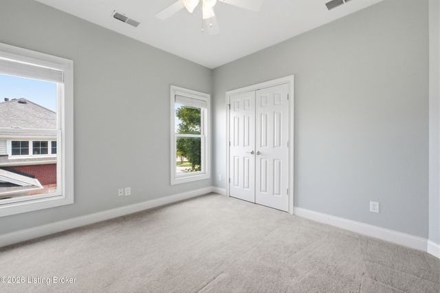 2101 Highland Springs Pl, Louisville, KY 40245