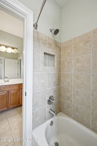2101 Highland Springs Pl, Louisville, KY 40245