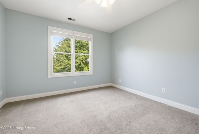2101 Highland Springs Pl, Louisville, KY 40245