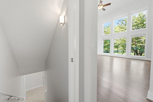 2101 Highland Springs Pl, Louisville, KY 40245