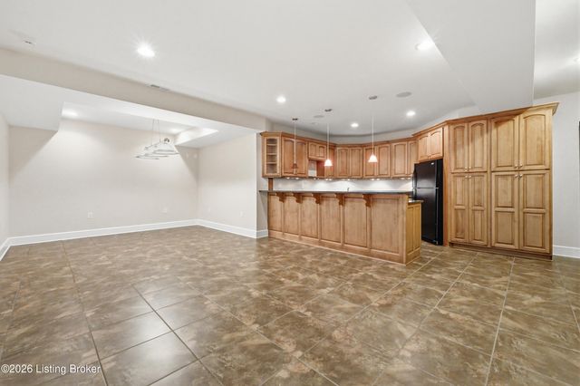 2101 Highland Springs Pl, Louisville, KY 40245