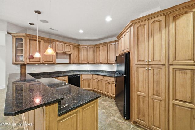 2101 Highland Springs Pl, Louisville, KY 40245