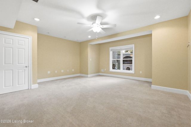 2101 Highland Springs Pl, Louisville, KY 40245