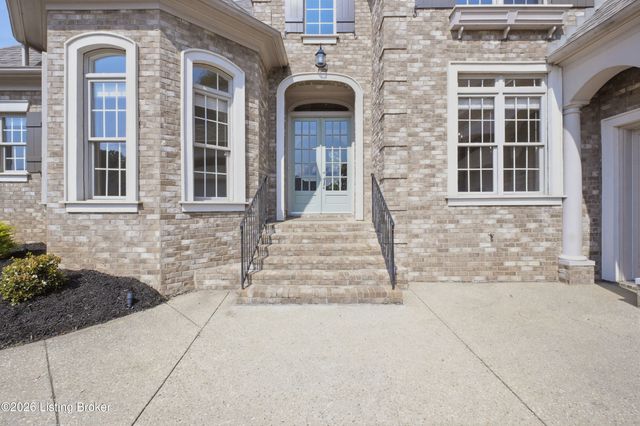 2101 Highland Springs Pl, Louisville, KY 40245