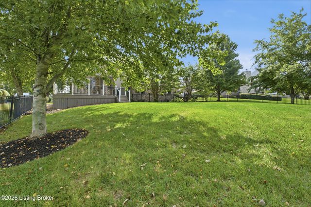 2101 Highland Springs Pl, Louisville, KY 40245