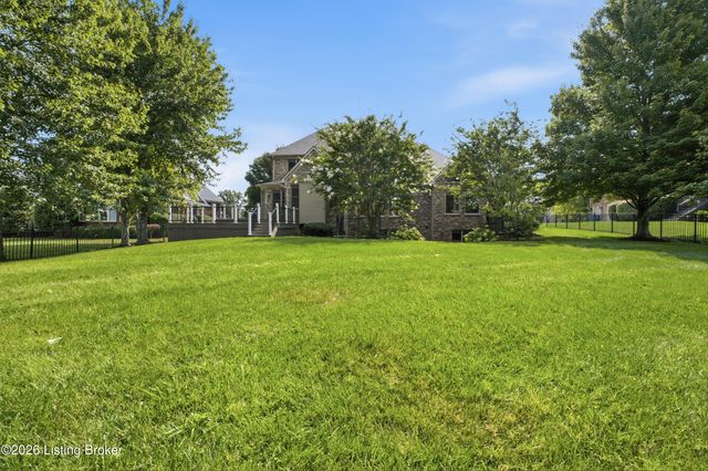 2101 Highland Springs Pl, Louisville, KY 40245