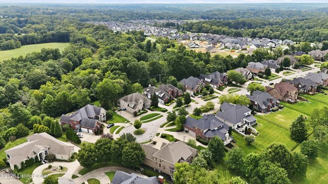 2101 Highland Springs Pl, Louisville, KY 40245