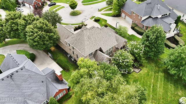 2101 Highland Springs Pl, Louisville, KY 40245