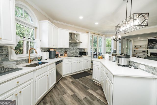 525 White Ridge Trace, Lawrenceville, GA 30043