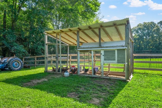 1415 Southside Rd, Southside, TN 37171