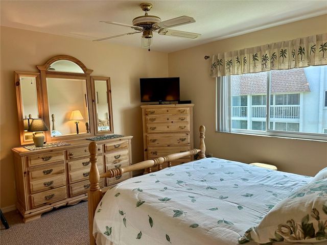 1330 GLEN OAKS DRIVE E 370D, Sarasota, FL 34232