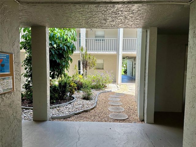 1330 GLEN OAKS DRIVE E 370D, Sarasota, FL 34232
