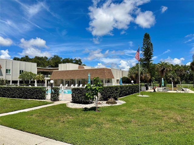 1330 GLEN OAKS DRIVE E 370D, Sarasota, FL 34232