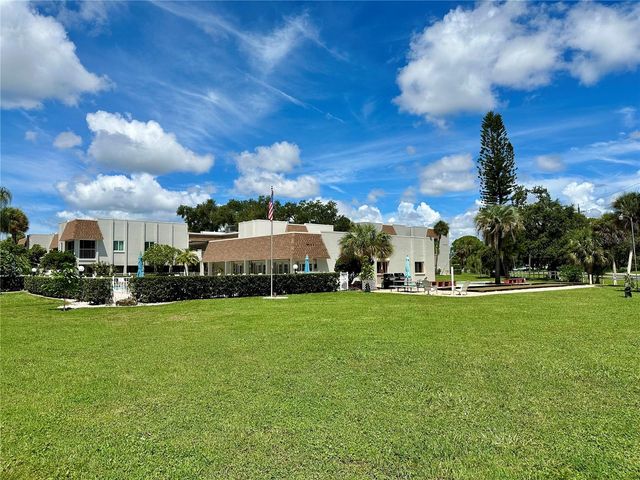 1330 GLEN OAKS DRIVE E 370D, Sarasota, FL 34232
