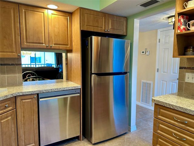 1330 GLEN OAKS DRIVE E 370D, Sarasota, FL 34232