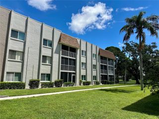 1330 GLEN OAKS DRIVE E 370D, Sarasota, FL 34232