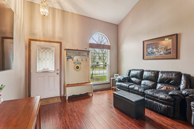 1868 Brighton Street, Downers Grove, IL 60516