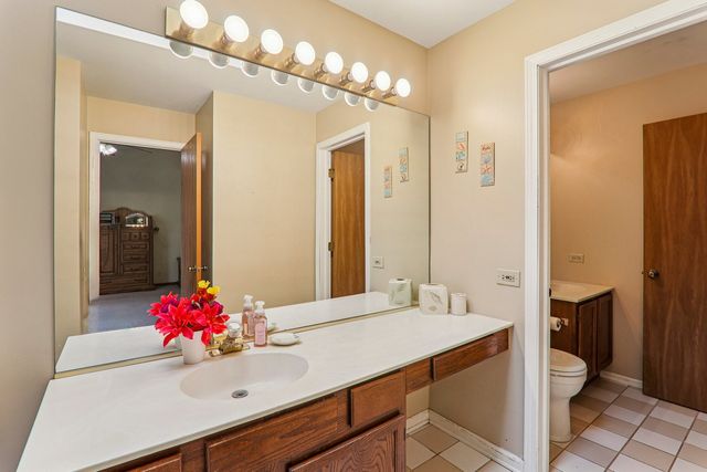 1868 Brighton Street, Downers Grove, IL 60516