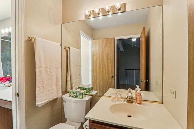 1868 Brighton Street, Downers Grove, IL 60516