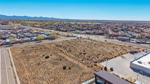 7504 Gooney Bird, Santa Fe, NM 87507