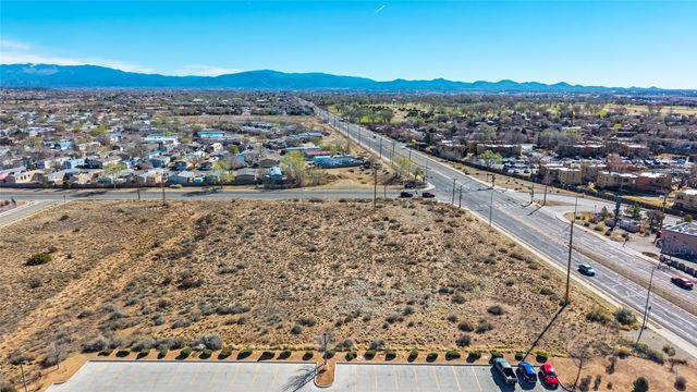 7504 Gooney Bird, Santa Fe, NM 87507