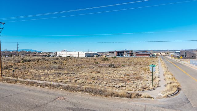 7504 Gooney Bird, Santa Fe, NM 87507