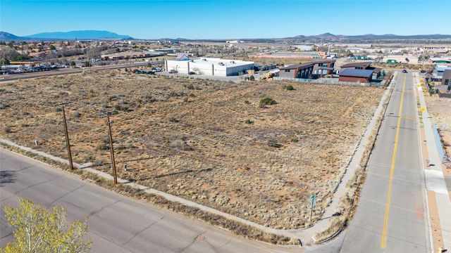 7504 Gooney Bird, Santa Fe, NM 87507