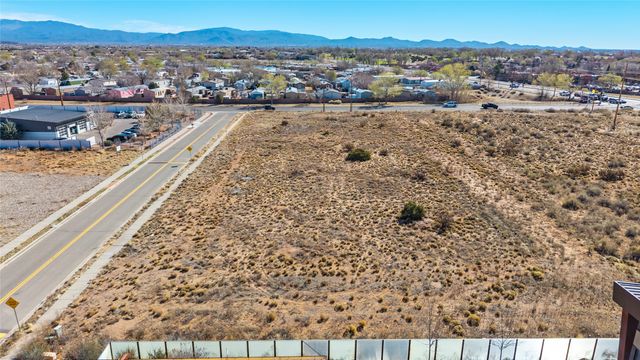 7504 Gooney Bird, Santa Fe, NM 87507